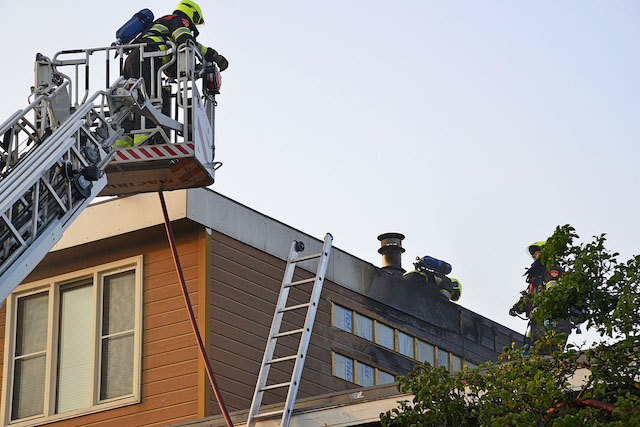 2018/123/20180520-20u50 GB 009 Grote brand Kanariestraat.jpg